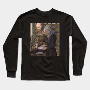 old lady washing the dishes Long Sleeve T-Shirt